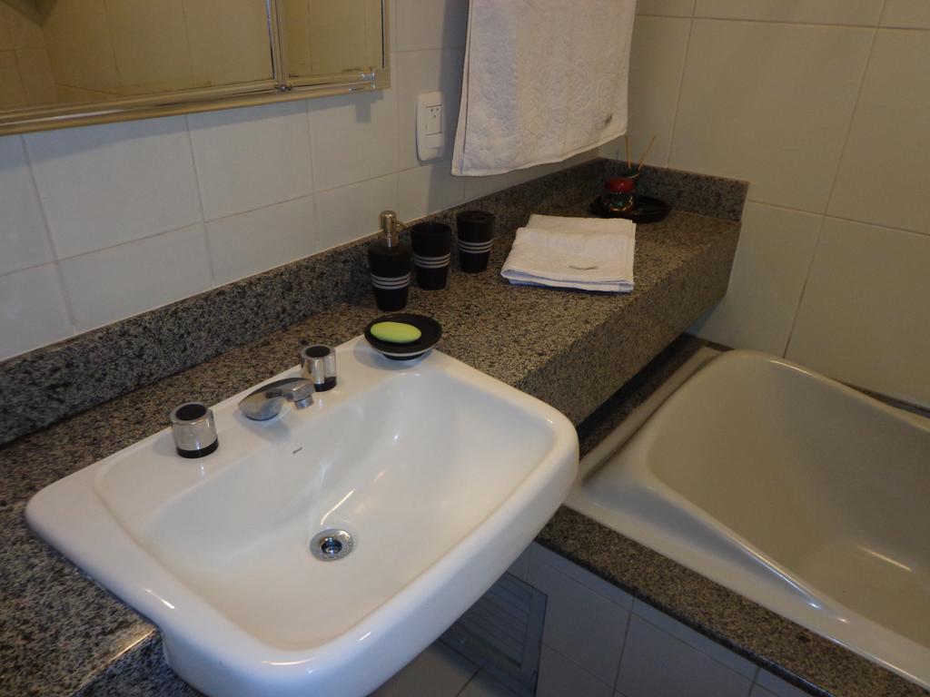 Apartamento Kami ปอร์โตอัลเลเกร ภายนอก รูปภาพ